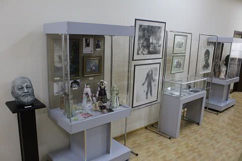 К 8 марта в областном краеведческом музее открылась выставка посвященая женщинам-художницам «Женский взгляд на Весну»