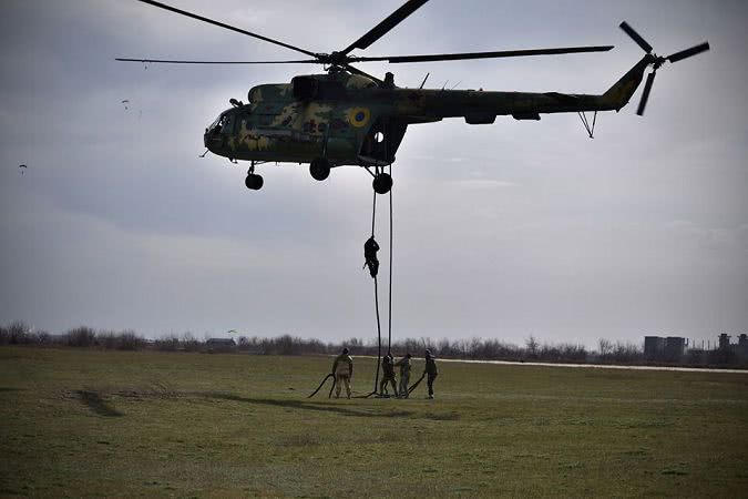 Николаевские морпехи прошли воздушно-десантную подготовку