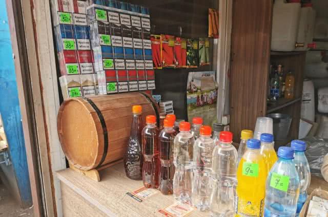 В Николаеве налоговой милицией в торговом киоске изъято 40 л фальсифицированного алкоголя и 1300 пачек сигарет