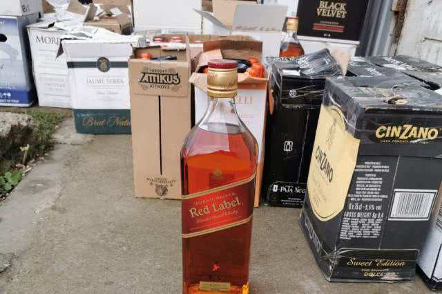 В Николаеве сотрудники налоговой милиции изъяли 1416 бутылок контрабандного элитного алкоголя