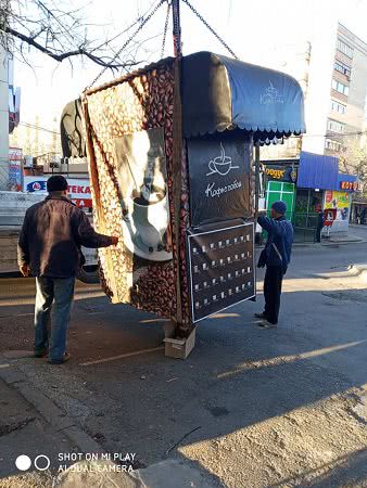 В Николаеве демонтировали кофейный киоск