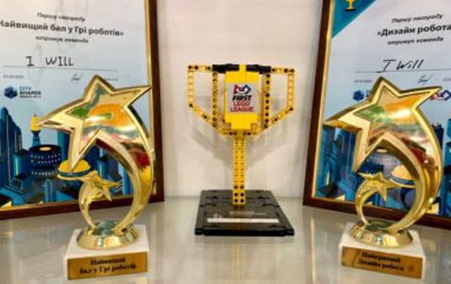 Одаренные николаевские школьники завоевали две золотые награды в отборочных турнирах по робототехнике FIRST LEGO League