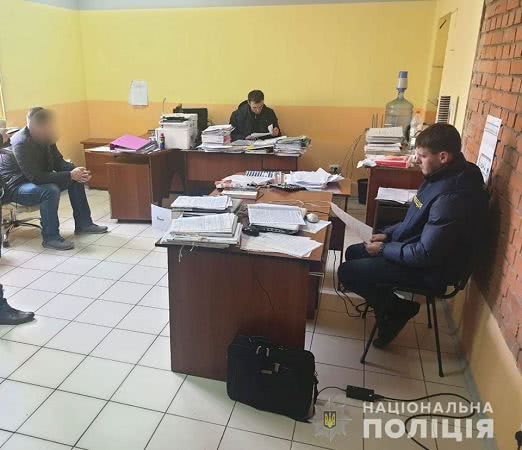 У Миколаєві поліцейські викрили групу осіб, які заволоділи бюджетними коштами виділеними на ремонт та будівництво доріг області