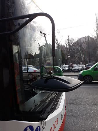 Одесская полиция сегодня получила вызов от водителя троллейсбуса, которого избила пенсионерка