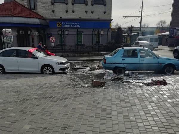 В Миколаєві пожежники загасили палаючий автомобіль