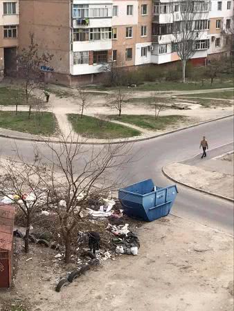В Николаеве под окнами жителей образовалась мусорная свалка