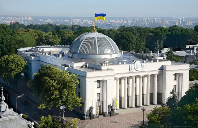 Парламент проголосовал за налоговые льготы для бизнеса, терпящего убытки от коронавируса