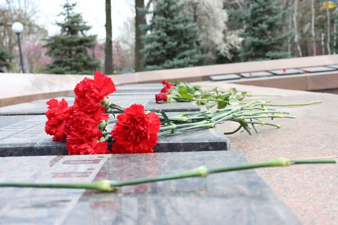 В Николаеве отметили семьдесят шестую годовщину освобождения города от нацистских оккупантов в условиях карантина: не массово, но торжественно