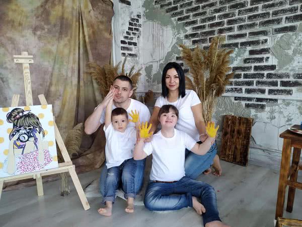 К акции в поддержку людей с синдромом Дауна присоединилась семья депутата Николаевского горсовета: фото
