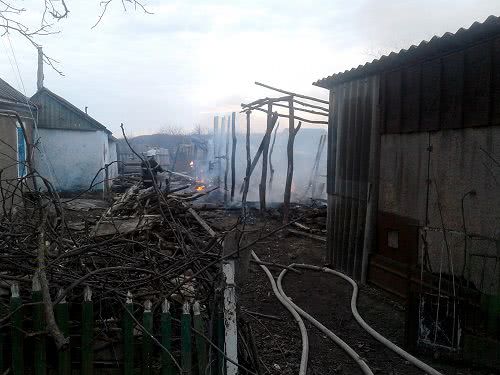 8 и 9 марта спасатели трижды тушили пожары в хозяйственных постройках