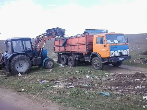 В микрорайоне Николаева ликвидировали свалки мусора, которые создали жители — фото