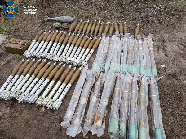 Небезпечне Щастя та інші: СБУ виявила сім схронів з арсеналом військової зброї