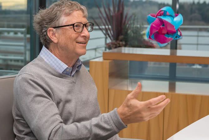 Билла Гейтса, который потратил на разработку вакцины сотни миллионов долларов, подозревают в создании коронавируса