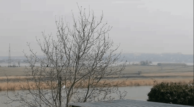 В Николаеве показали дымку в микрорайоне и на реке Ингул — видео