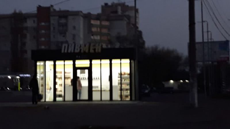 Рядом с остановкой в Николаеве торгуют алкогольными напитками: недавно установили МАФ