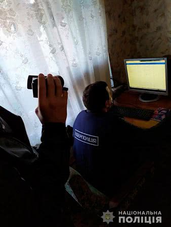 У Миколаєві кіберполіцейські викрили місцевого мешканця у «кеш-треппінгу»