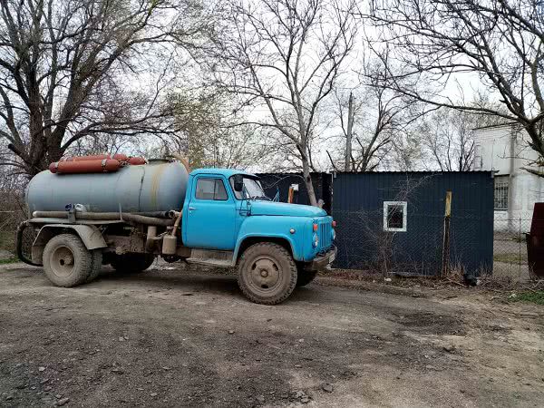 Жители отдалённого микрорайона Николаева пожаловались на то, что рядом с жилыми домами сливают нечистоты