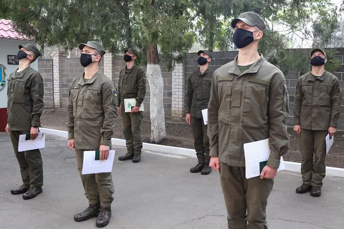 Срочники Николаевской военной части 3039 уволились в запас