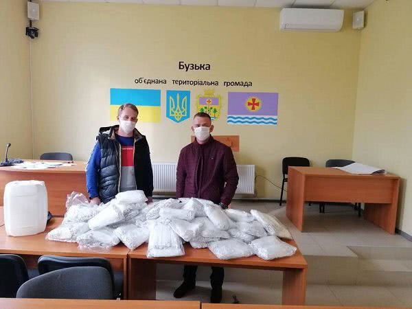 В ОТГ на Николаевщине местным жителям бесплатно раздают маски для предотвращения распространения COVID-19