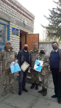 В Николаевской области передали военным защитные маски и костюмы