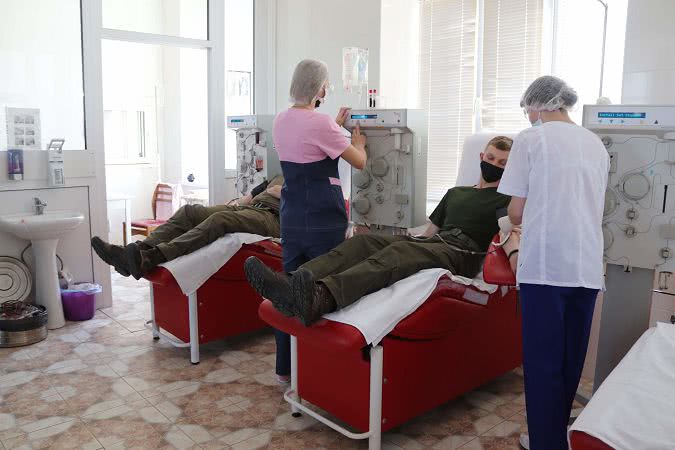 Николаевские гвардейцы сдали кровь для онкобольных детей