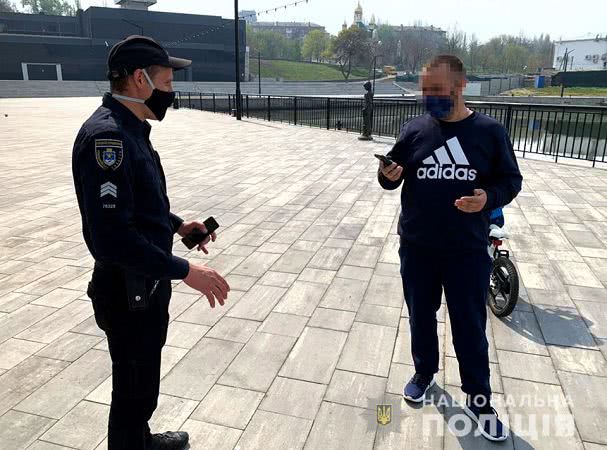 В Николаеве полицейские провели рейды в период распространения COVID-19, проверили, кто гуляет в парках и скверах, на детских площадках