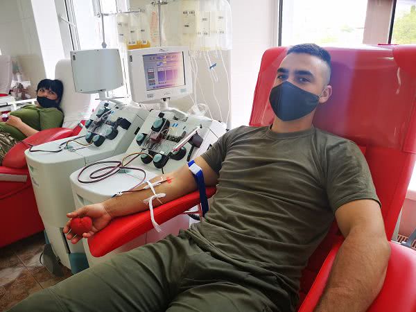 Бійці миколаївської військової частини 3039 здали кров для маленьких дітей, які знаходяться на лікуванні в онкологічному відділенні          