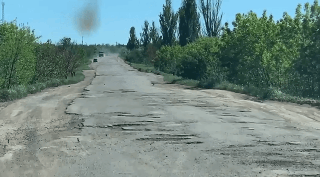 Разбитую дорогу Николаевской области засняли на видео