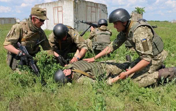 На Донбассе ранены двое украинских военных