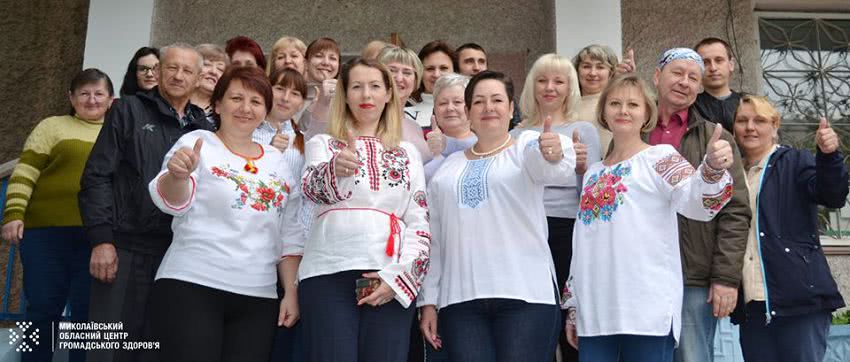 Команда Миколаївського обласного центру громадського здоров’я вітає з днем вишиванки
