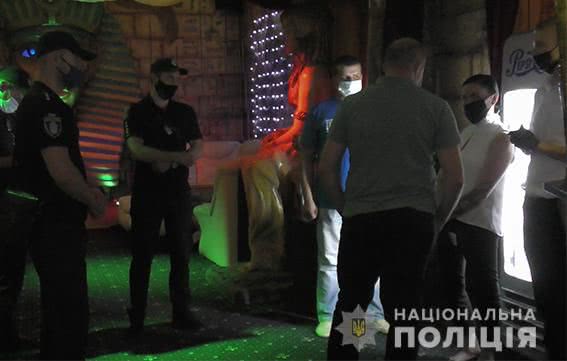 Полиция проверила в Николаеве магазины, кафе, рестораны, развлекательные заведения — видео