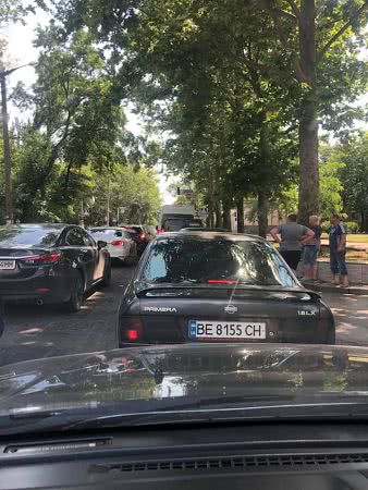 В Николаеве водители и пассажиры три часа стоят в пробке на улицах города