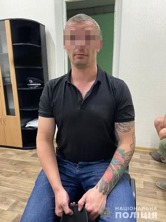 Конфлікт у Миколаєві: 38-річний чоловік дістав травматичний пістолет та вистрілив приятелю в ногу