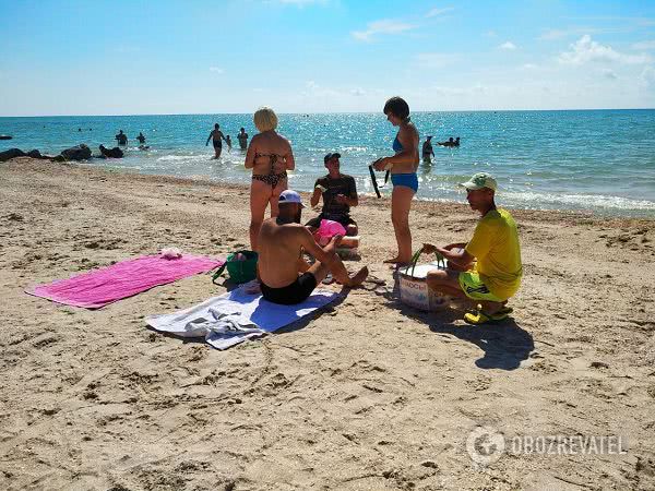 В Кирилловке продавцы на пляжах не пользуются средствами защиты