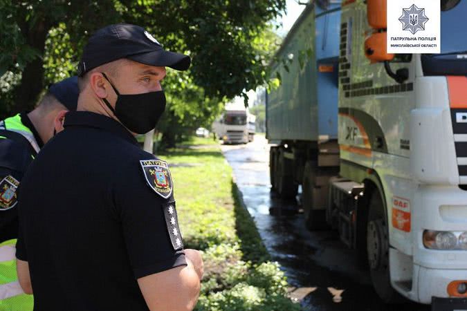 В Николаеве транспортный коллапс: вопросом занялась патрульная полиция — фото