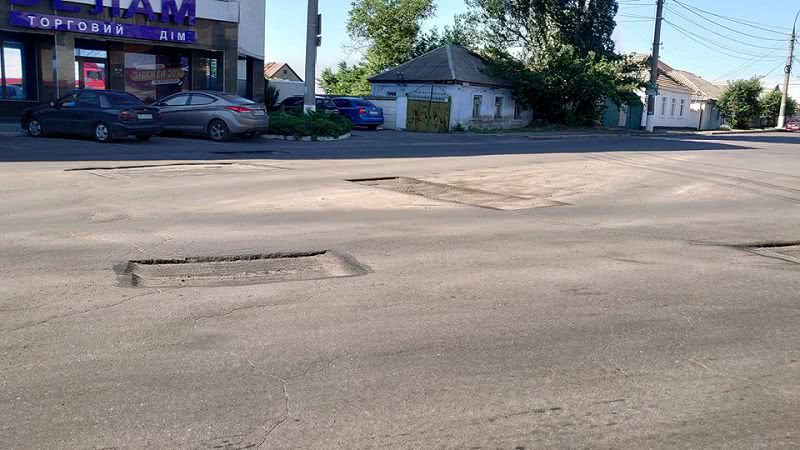 В Николаеве неделю назад фрезой «создали» ямы на дороге, а ремонт не делают 
