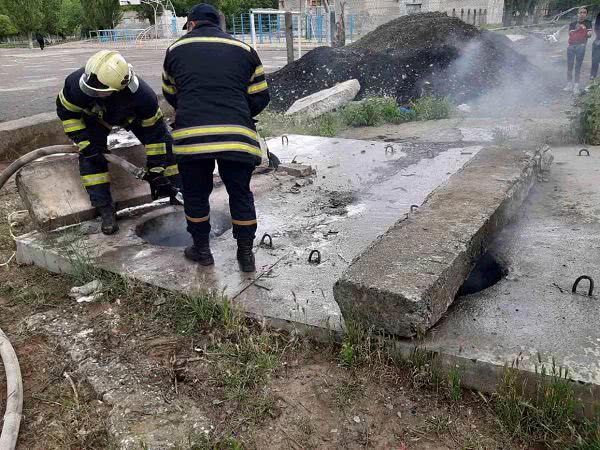 У Миколаєві на пожежі у колекторі теплотраси врятували безхатченка