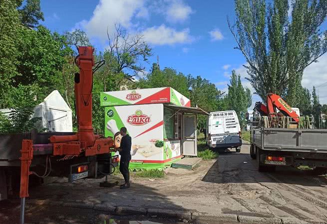 В Николаеве снесли несколько незаконных киосков