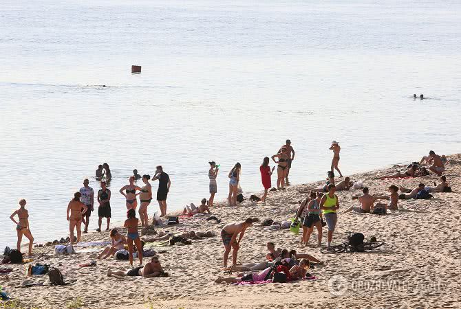 Большое количество людей на пляжах способствует распространению коронавируса