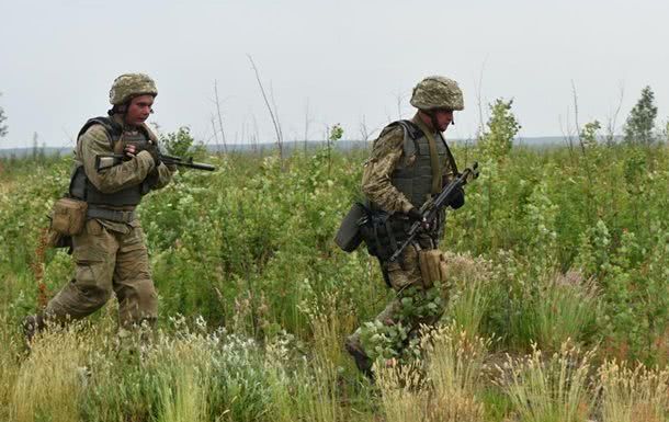 В районе ООС в течение прошлых суток 11 обстрелов, ранен боец ВСУ