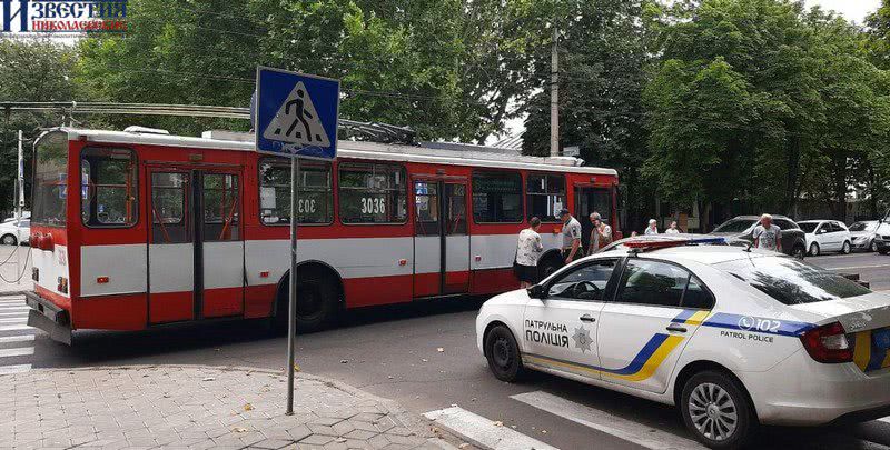 В Николаеве троллейбус из-за поломки перекрыл движение в центре города