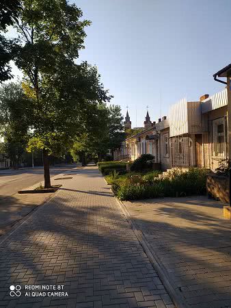 Утром улица Соборная в Николаеве сияет чистотой