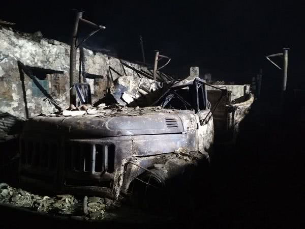 На Миколаївщині вогнем знищено зерносклад і техніку у селі Снігурівського району