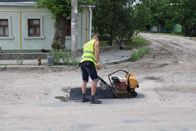 В Николаеве делают текущий ремонт внутриквартальных проездов в частном секторе