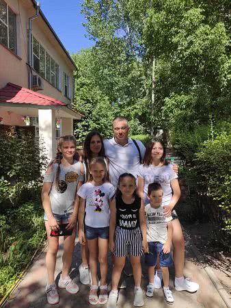 Троих детей в Николаеве забрали к себе детские дома семейного типа — фото