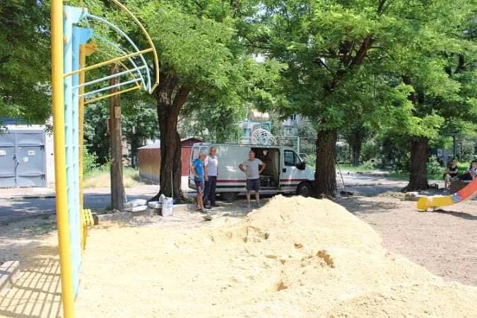 В Миколаєві розпочато ремонтні роботи дитячого майданчика на пр. Центральному