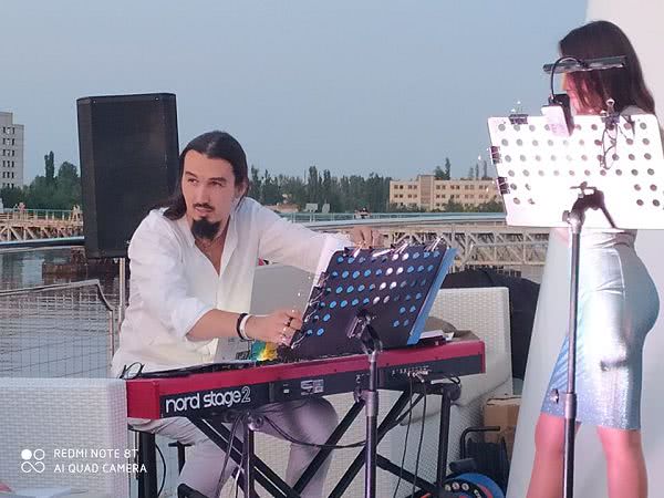 В Николаеве можно слушать джаз и кататься по реке — видео