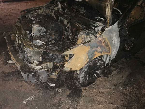 На Миколаївщині згоріло дві автівки