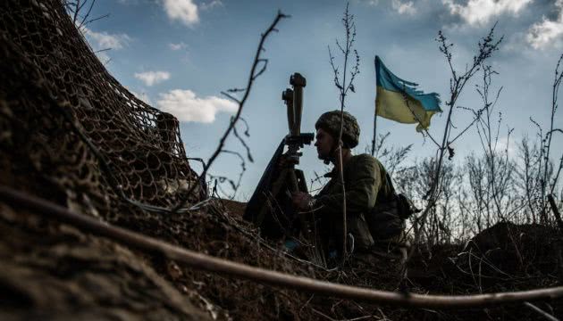 В первый день прекращения огня на Донбассе боевики трижды устраивали обстрелы