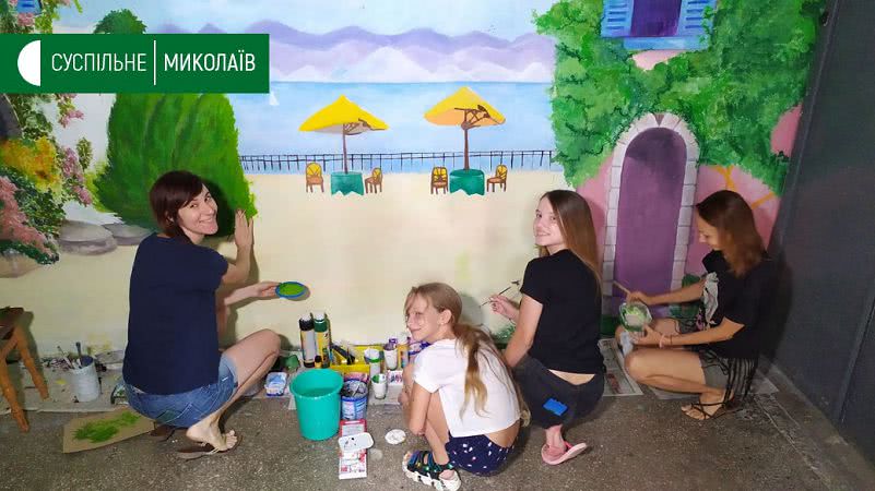 В Николаеве инициативные женщины решили преобразить свой подъезд